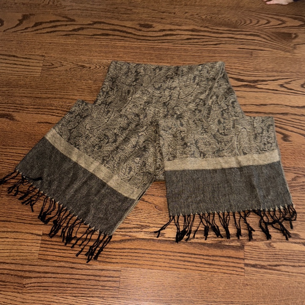 EUC Elegant Paisley Patterned Scarf